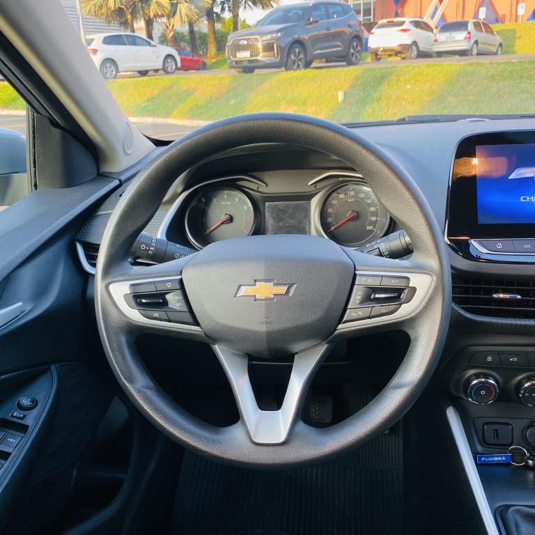 CHEVROLET Onix Hatch - Foto