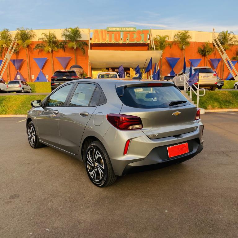 CHEVROLET Onix Hatch - Foto