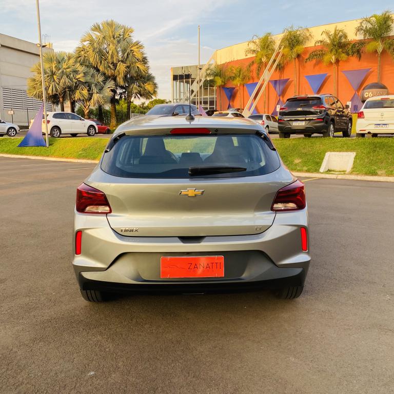 CHEVROLET Onix Hatch - Foto