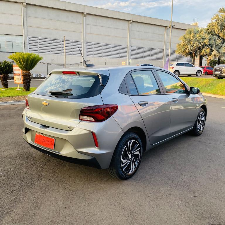 CHEVROLET Onix Hatch - Foto
