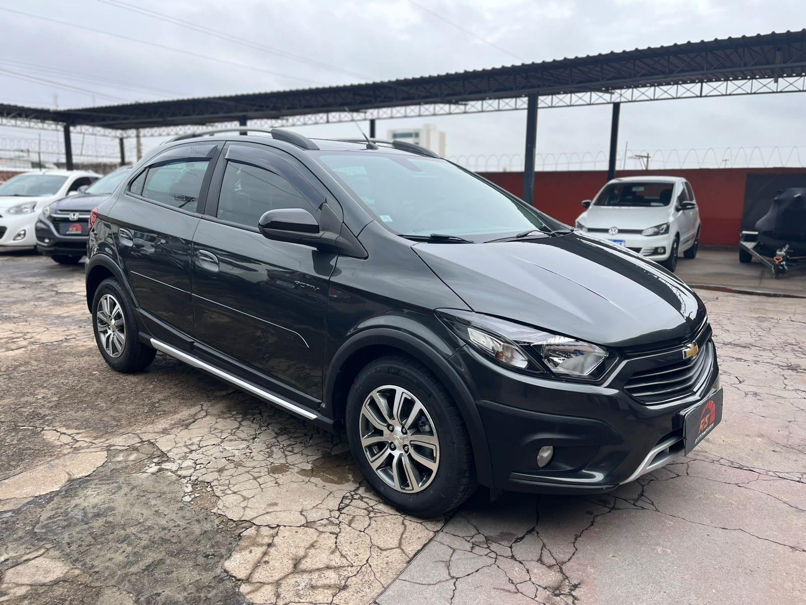 CHEVROLET Onix Hatch - Foto