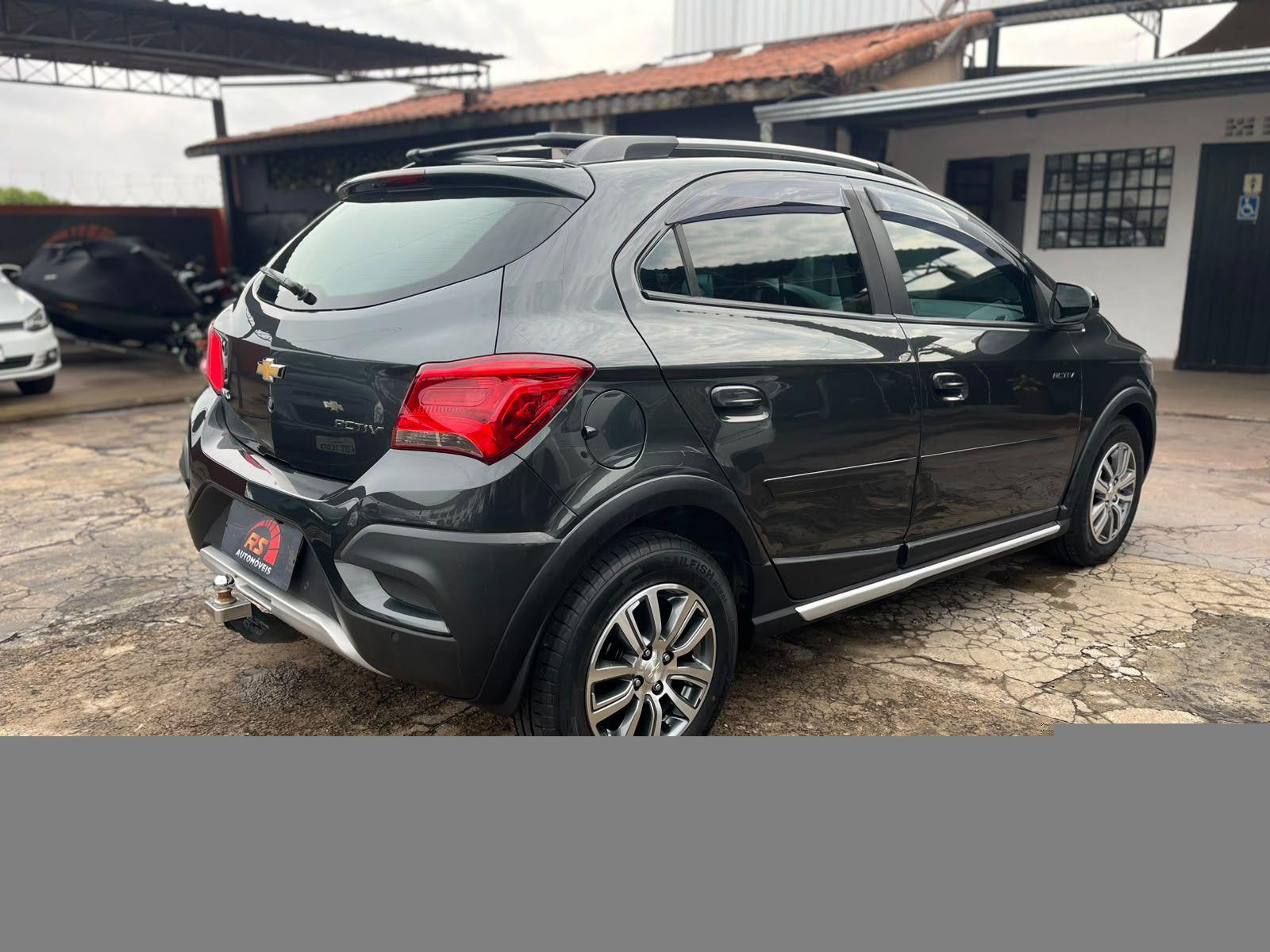 CHEVROLET Onix Hatch - Foto