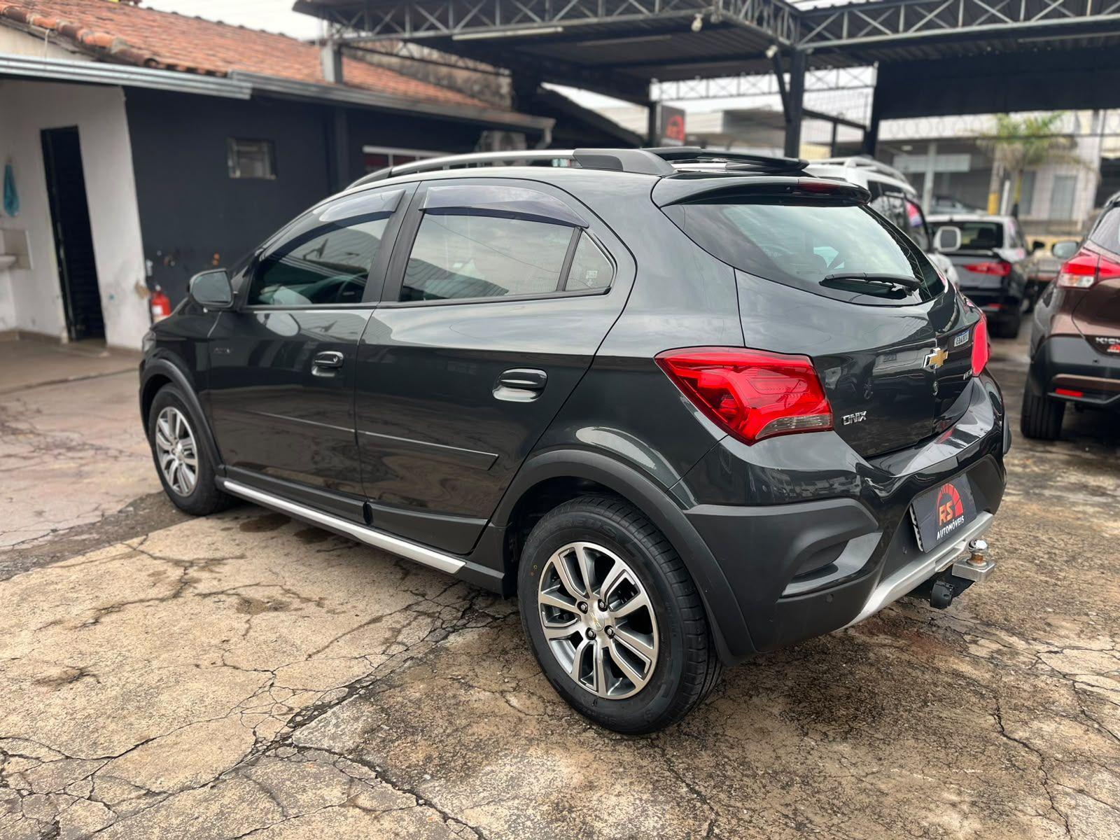 CHEVROLET Onix Hatch - Foto