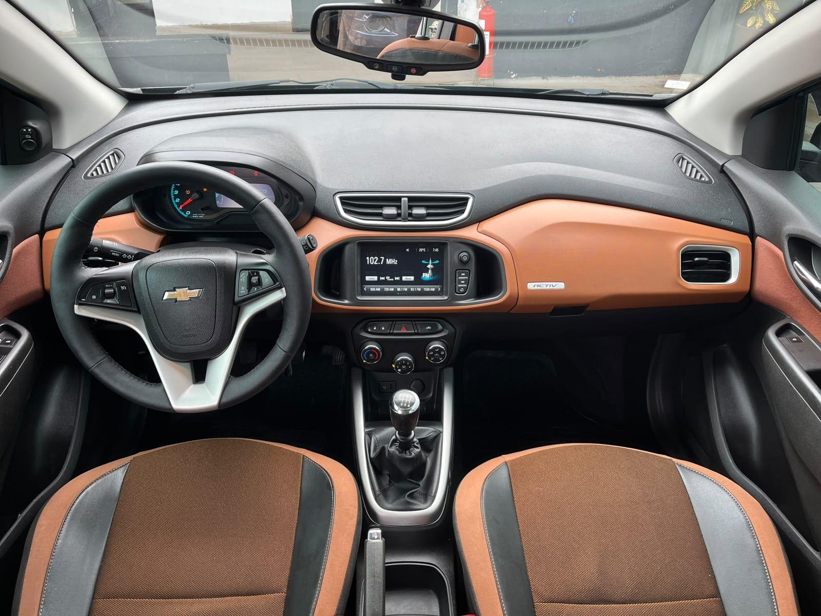 CHEVROLET Onix Hatch - Foto