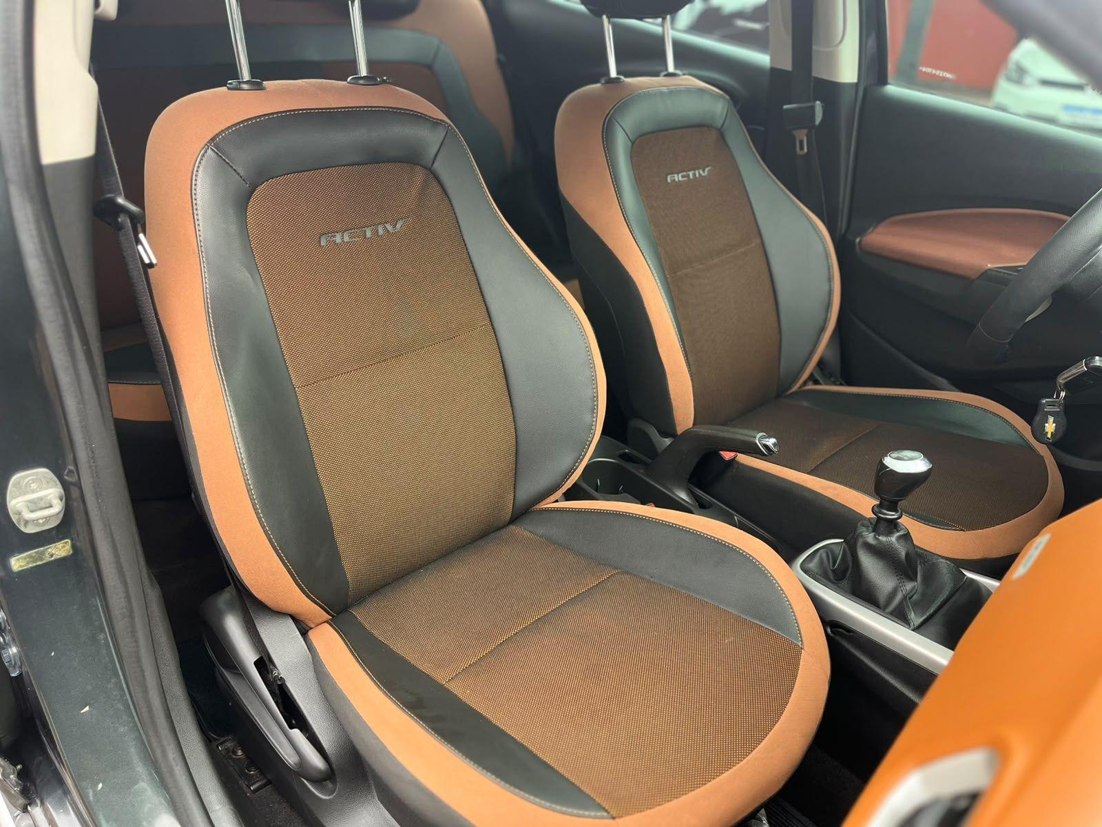 CHEVROLET Onix Hatch - Foto