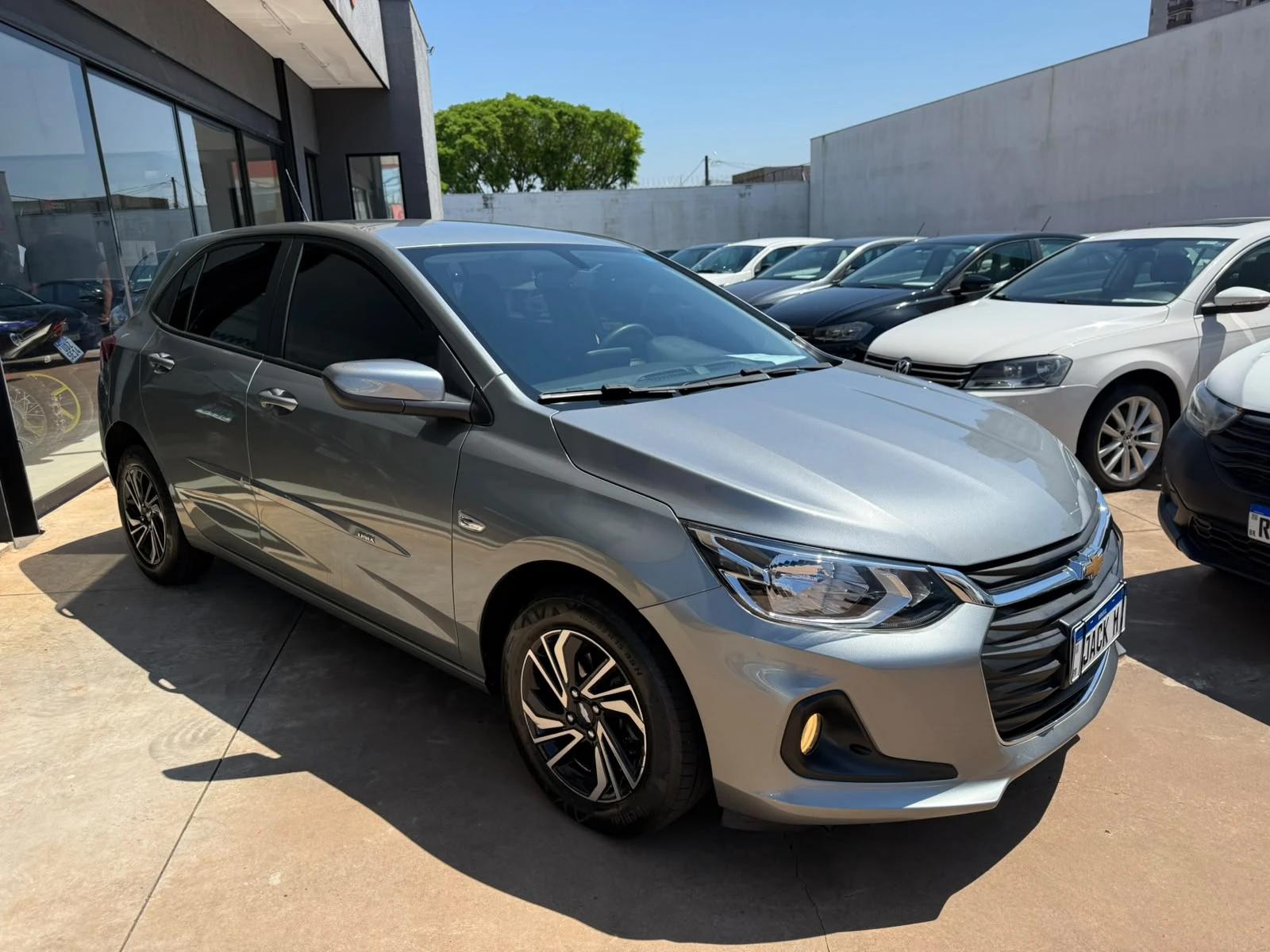 CHEVROLET Onix Hatch - Foto