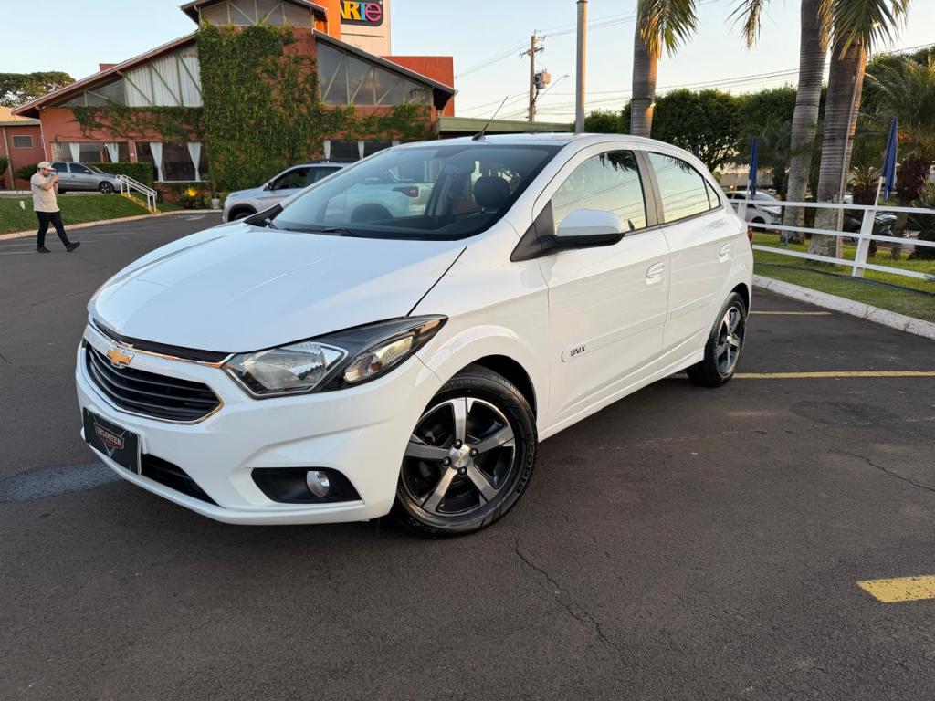 CHEVROLET Onix Hatch