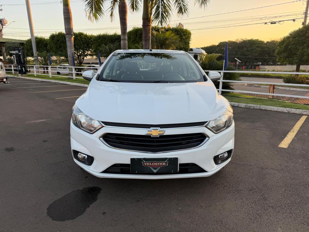 CHEVROLET Onix Hatch - Foto