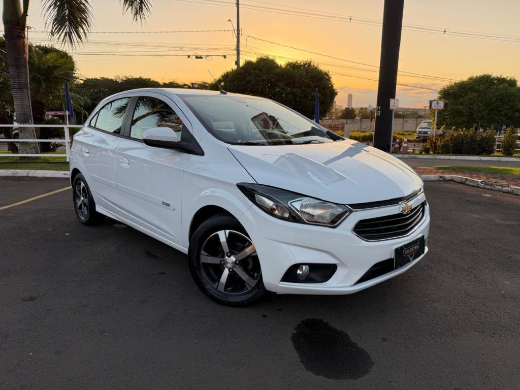 CHEVROLET Onix Hatch - Foto