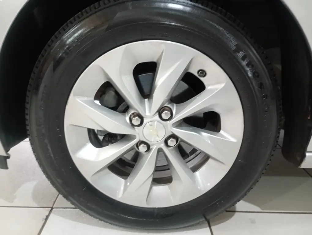 CHEVROLET Onix Sedan - Foto