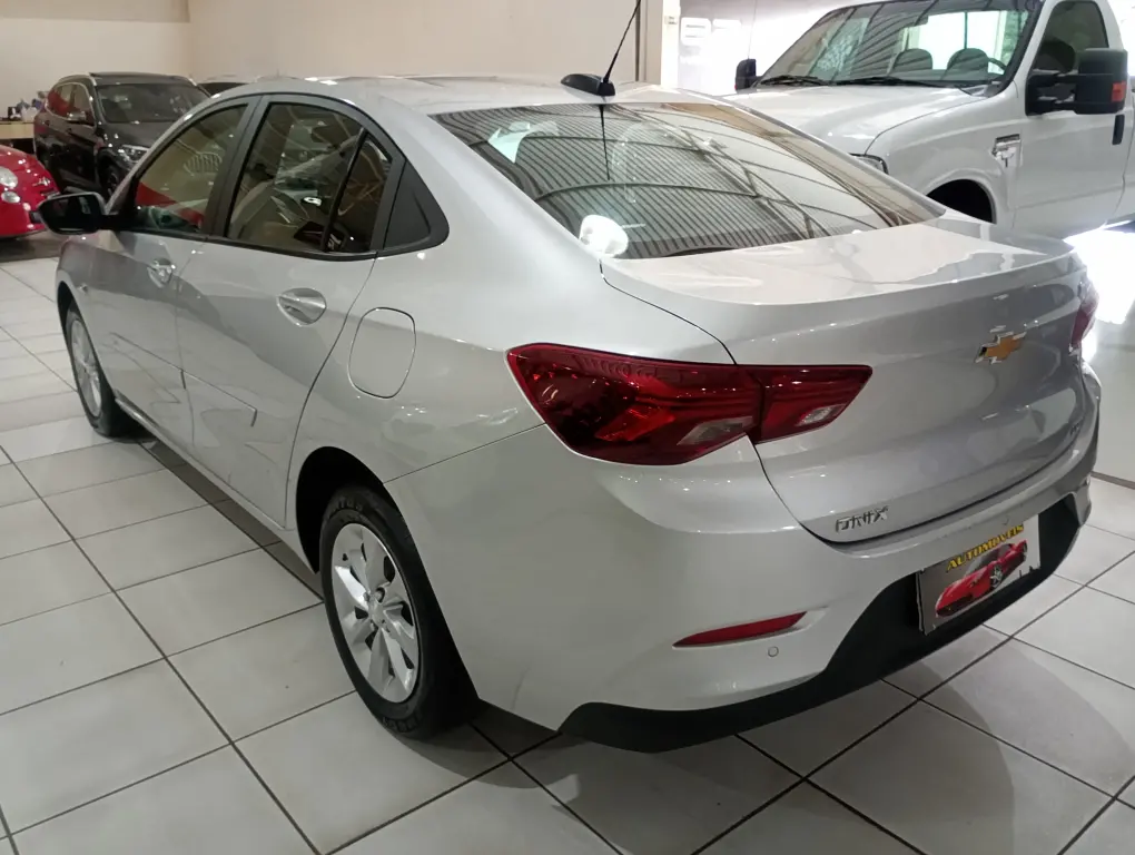 CHEVROLET Onix Sedan - Foto