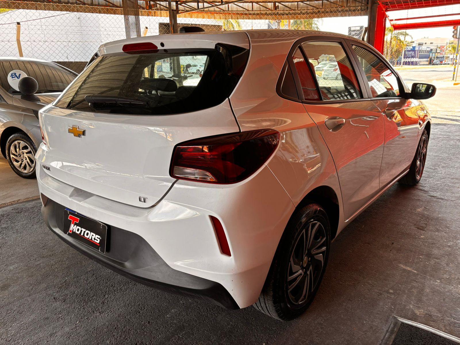 CHEVROLET Onix Sedan - Foto