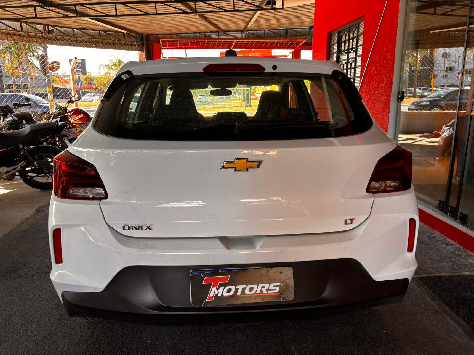 CHEVROLET Onix Sedan - Foto