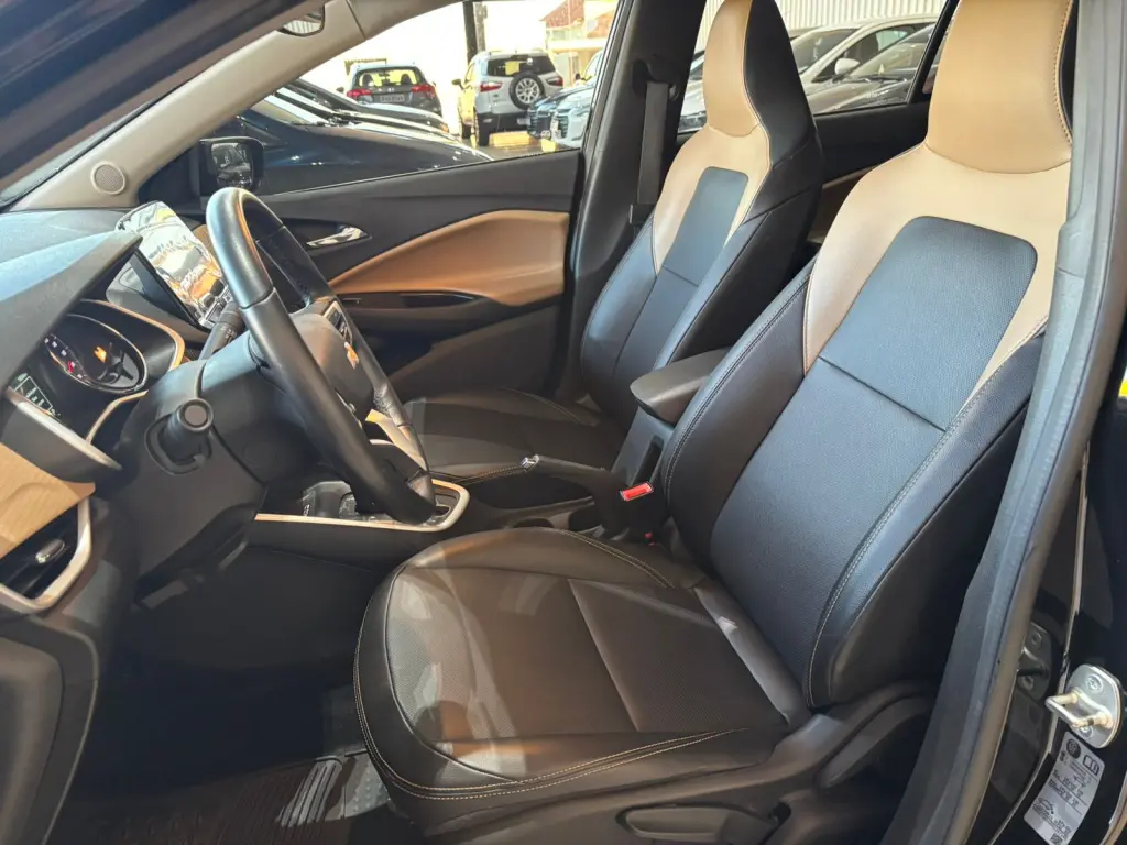 CHEVROLET Onix Sedan - Foto