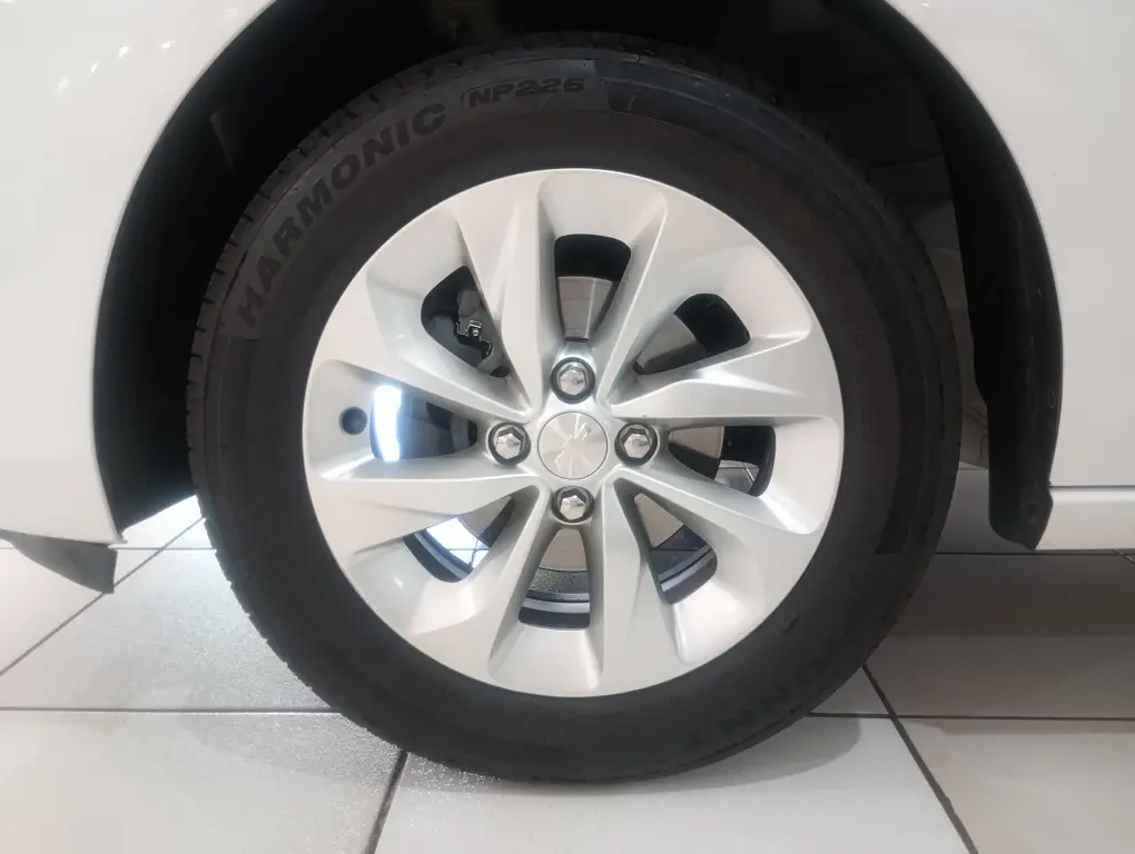 CHEVROLET Onix Sedan - Foto