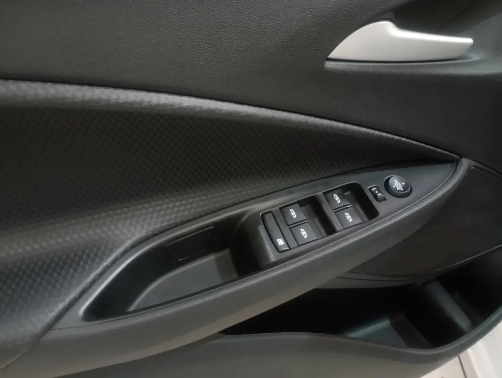 CHEVROLET Onix Sedan - Foto