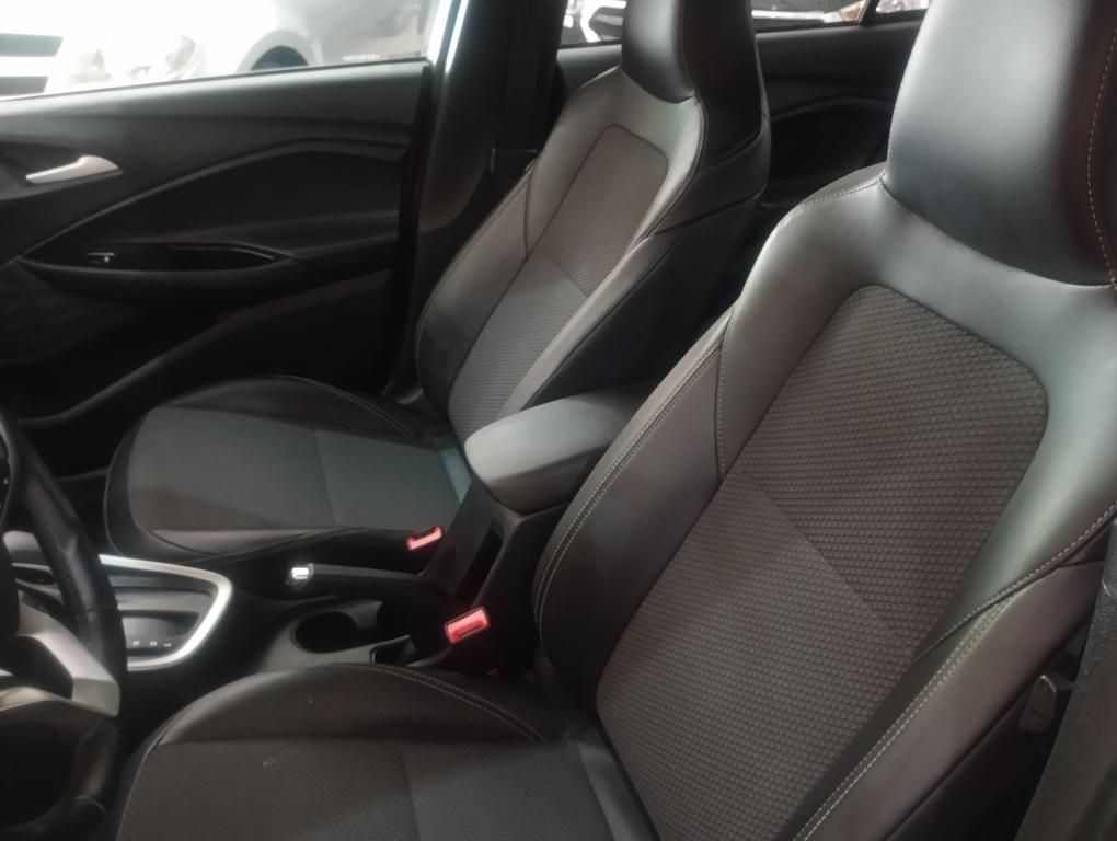 CHEVROLET Onix Sedan - Foto