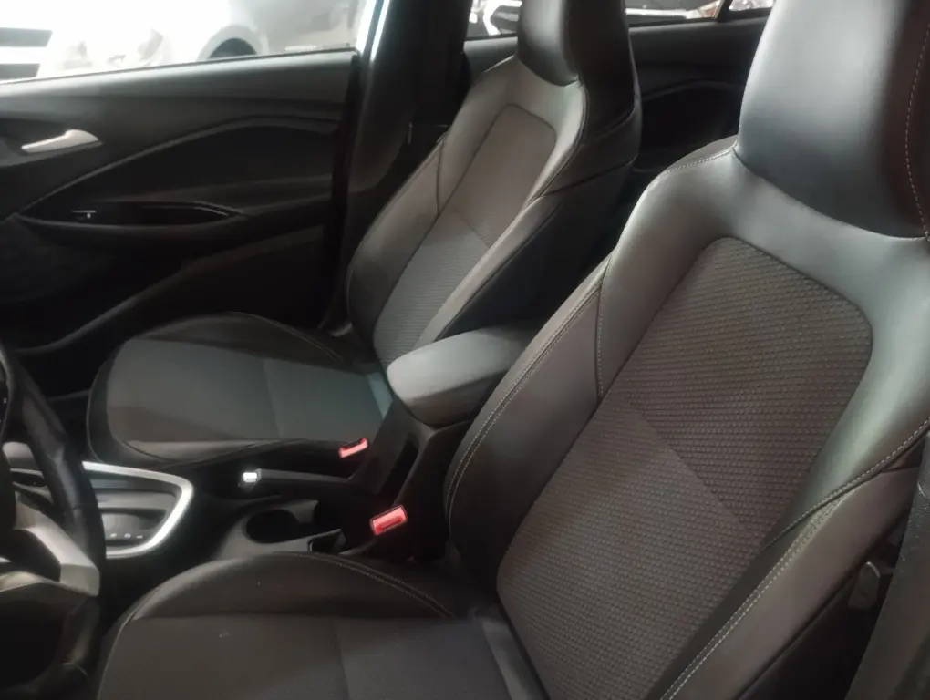 CHEVROLET Onix Sedan - Foto