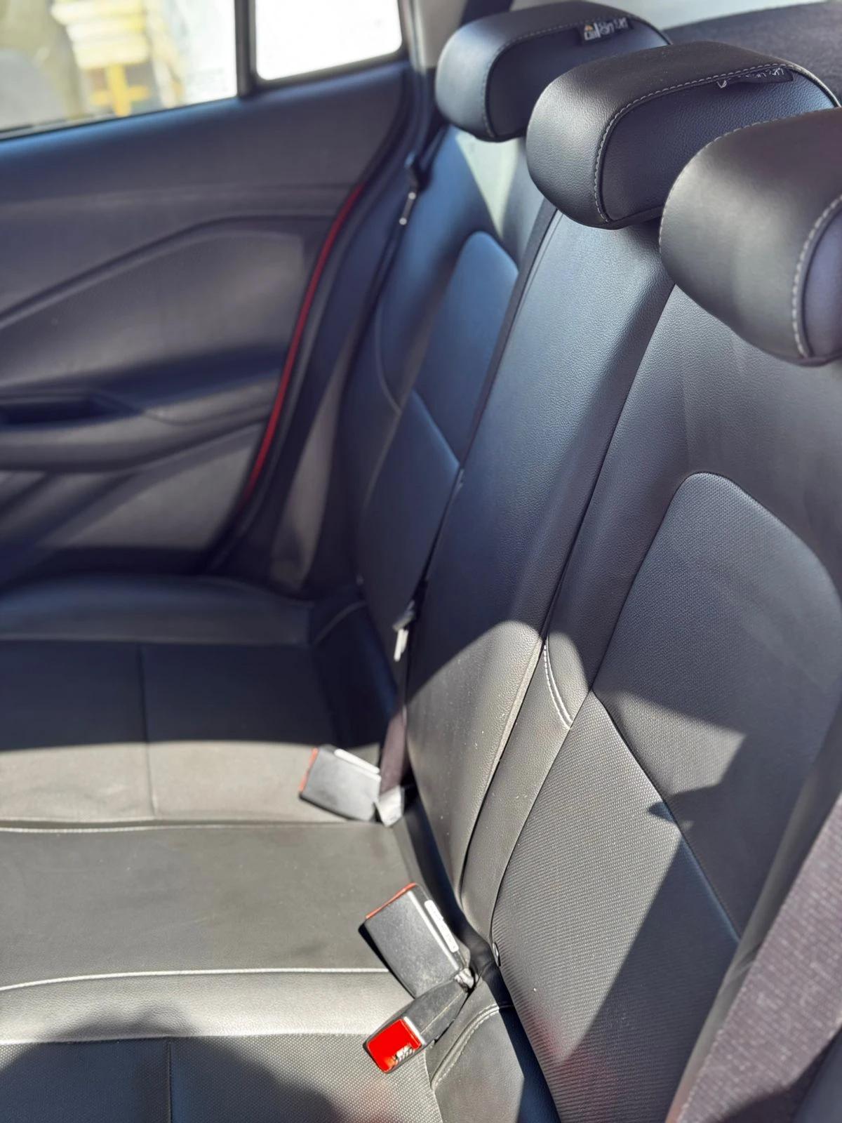 CHEVROLET Onix Sedan - Foto