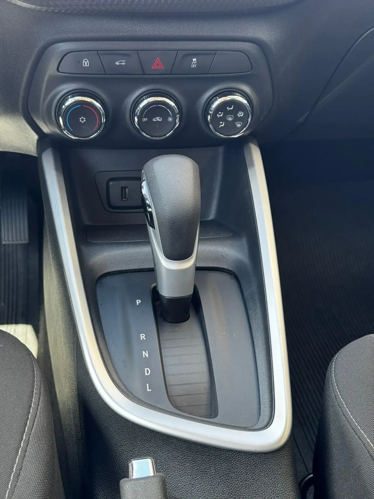 CHEVROLET Onix Sedan - Foto