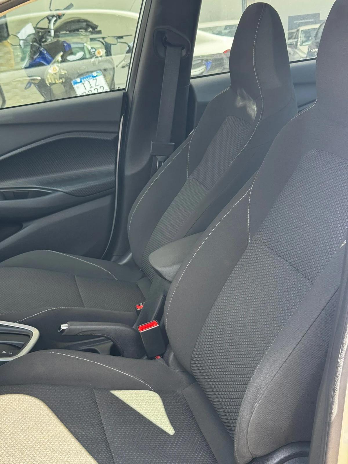 CHEVROLET Onix Sedan - Foto