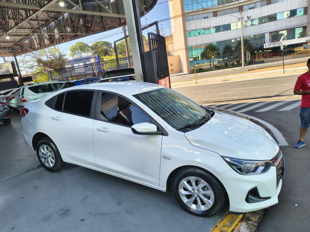 CHEVROLET Onix Sedan - Foto