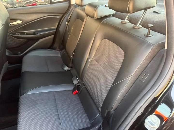 CHEVROLET Onix Sedan - Foto