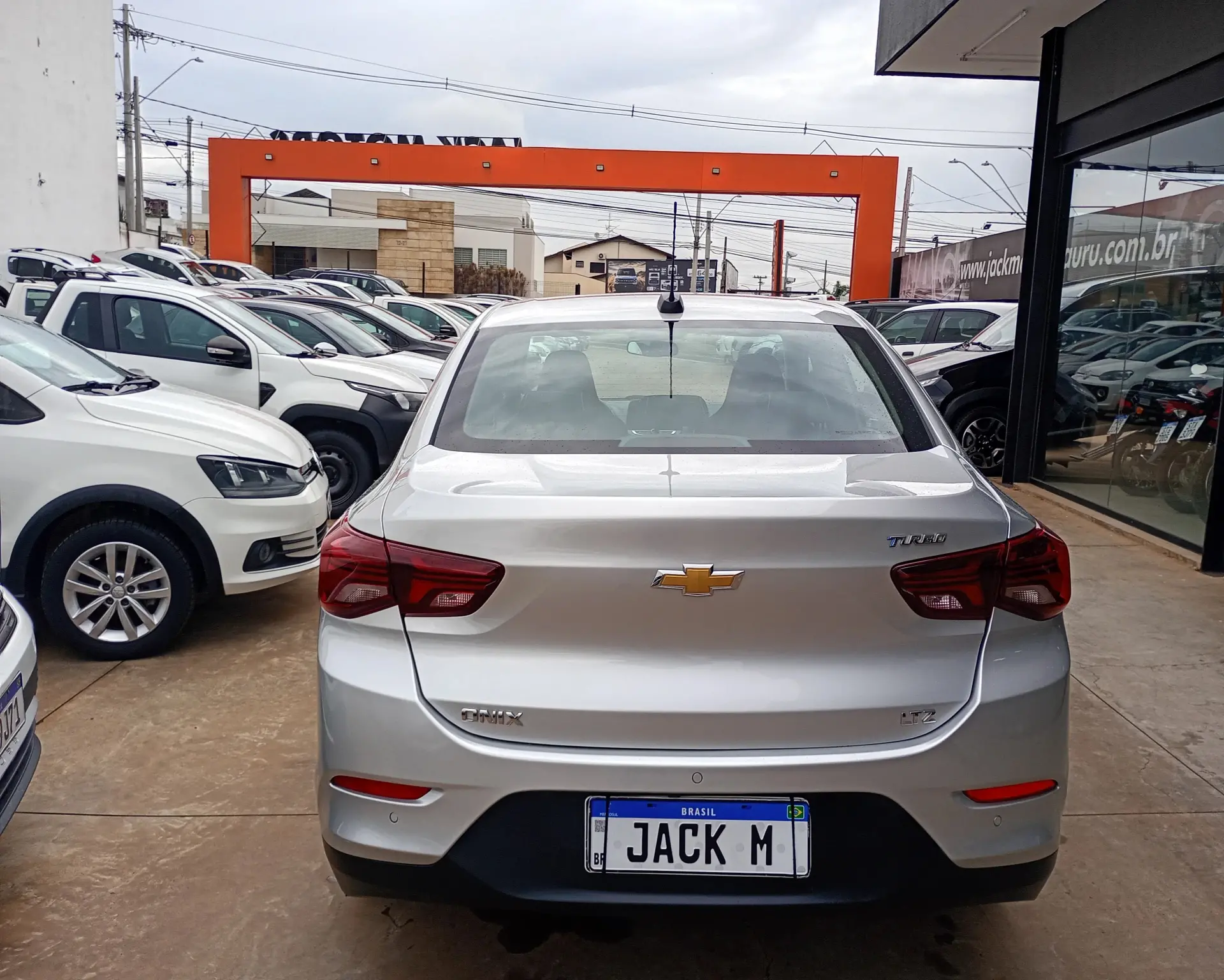 CHEVROLET Onix Sedan - Foto