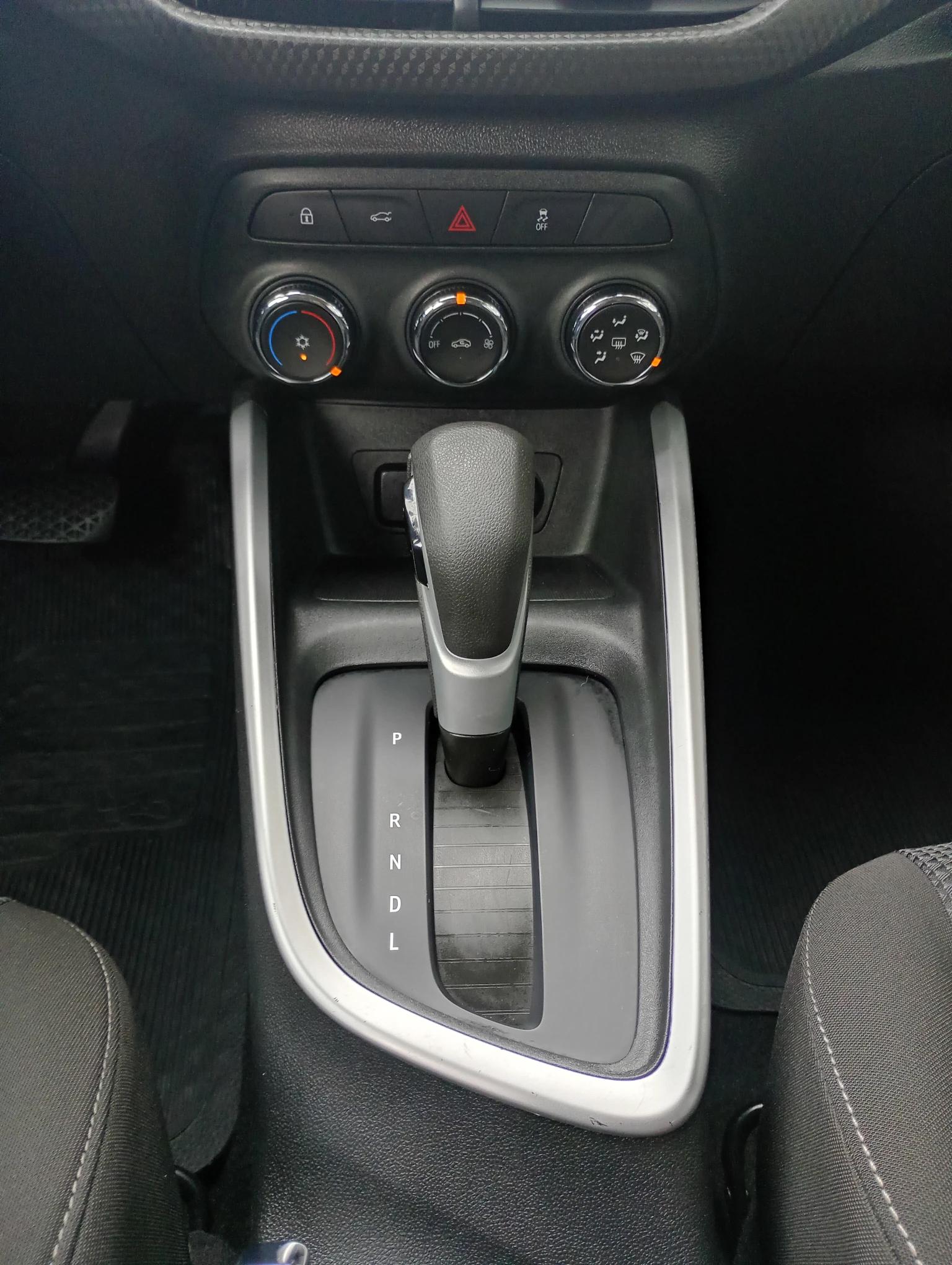 CHEVROLET Onix Sedan - Foto