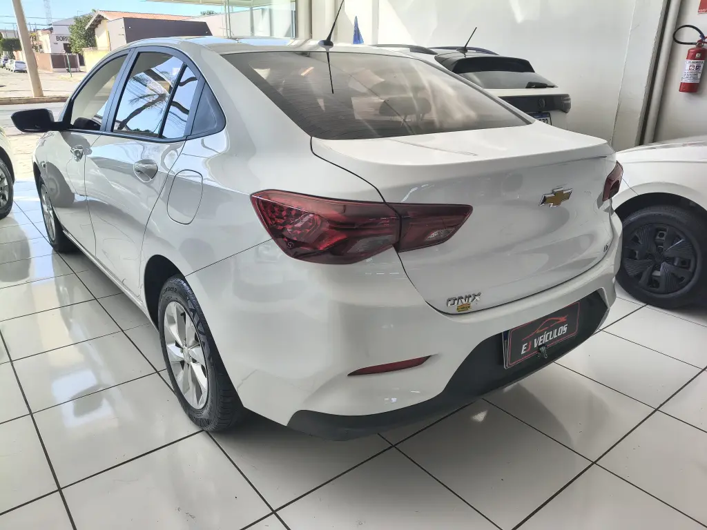 CHEVROLET Onix Sedan - Foto