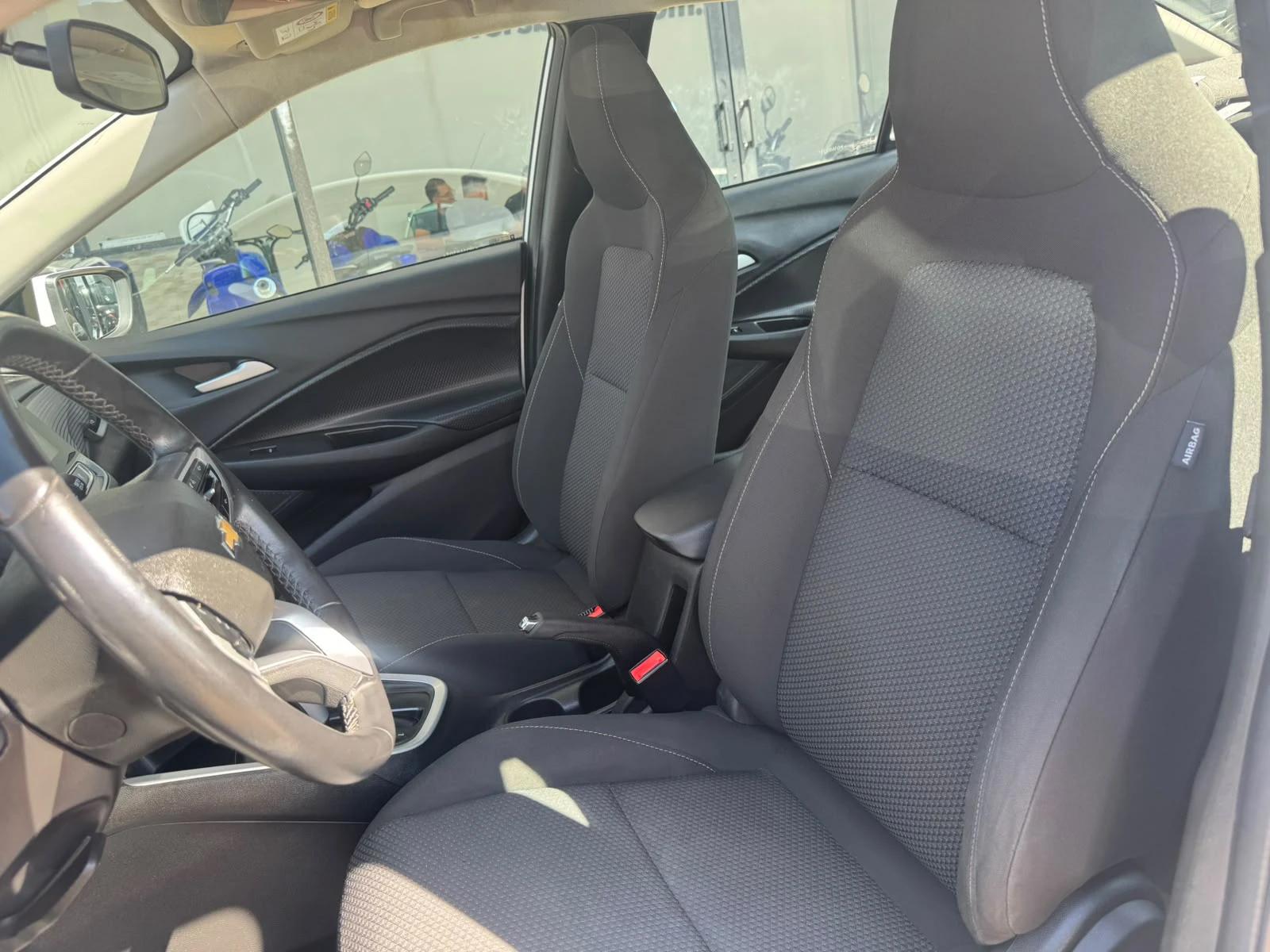 CHEVROLET Onix Sedan - Foto