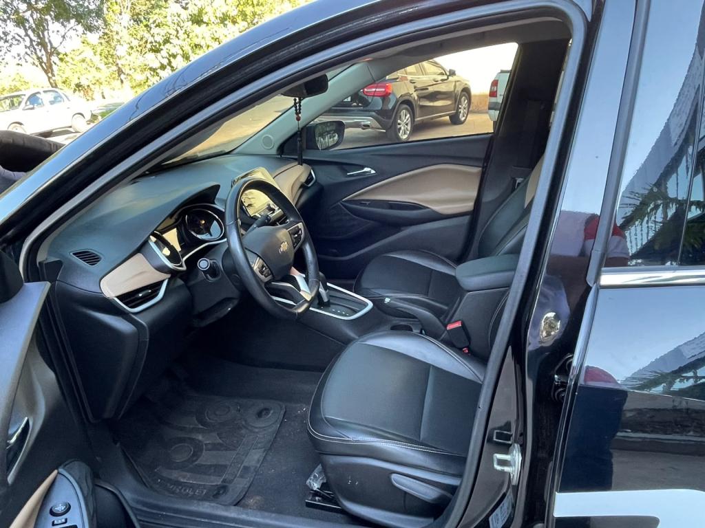 CHEVROLET Onix Sedan - Foto