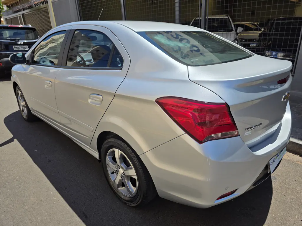 CHEVROLET Prisma - Foto