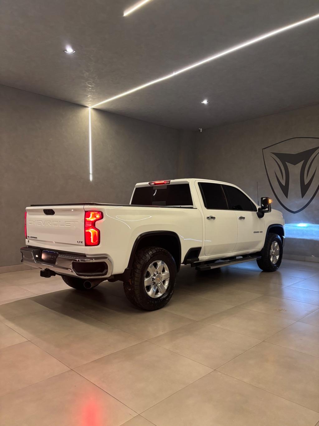 CHEVROLET Silverado - Foto