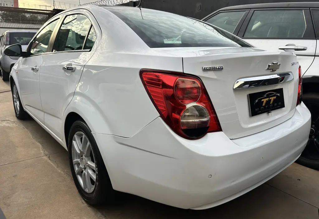 CHEVROLET Sonic Sedan - Foto