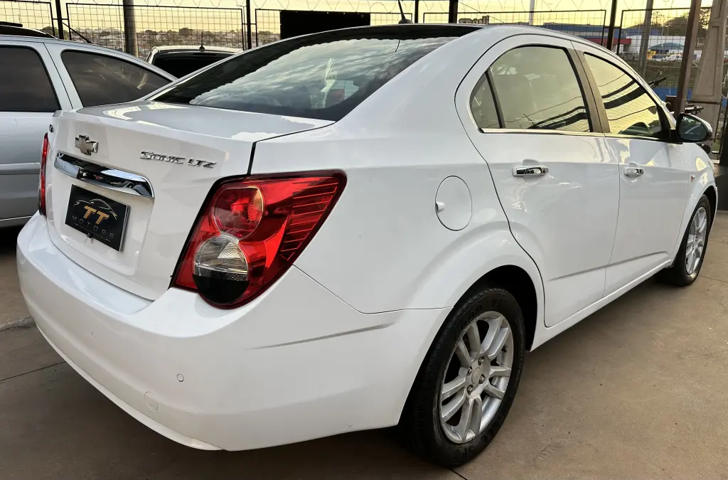 CHEVROLET Sonic Sedan - Foto