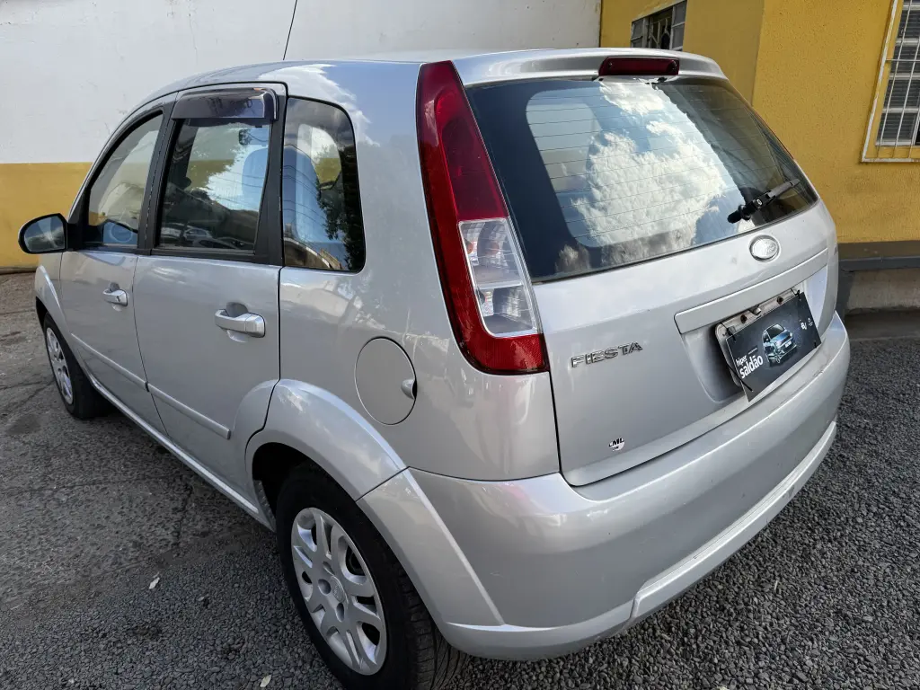 FORD Fiesta Hatch - Foto