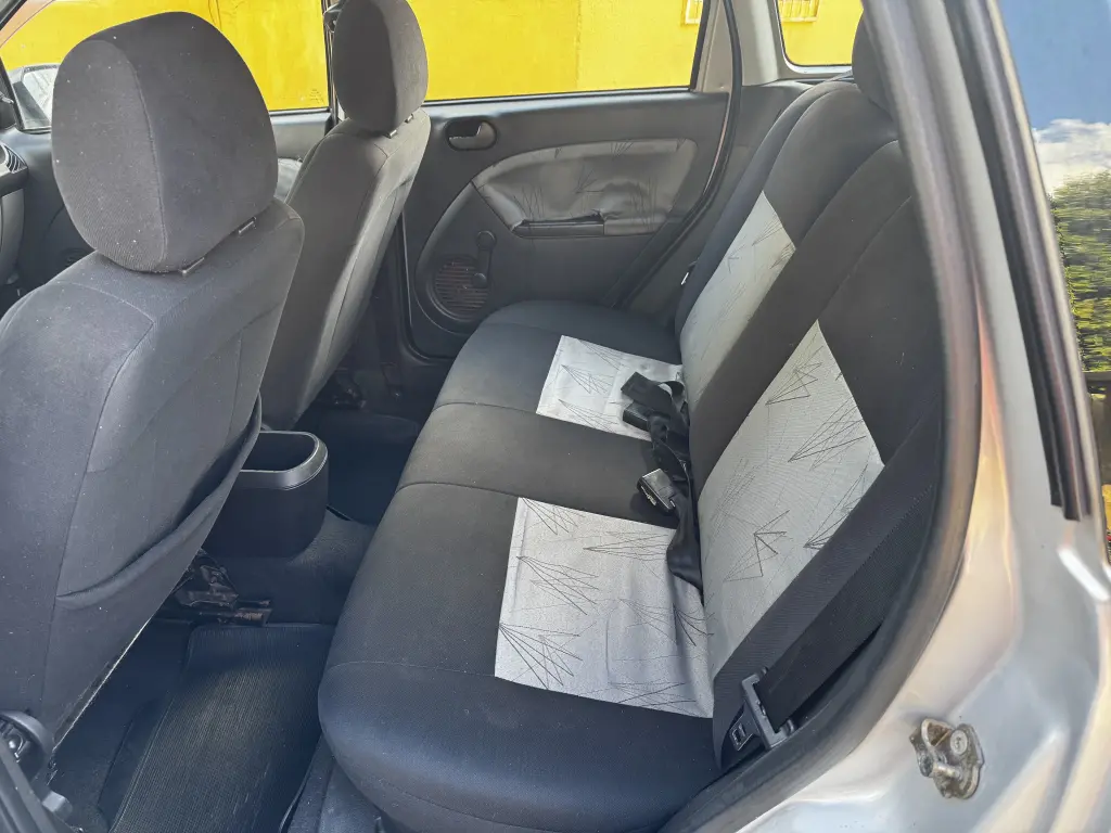 FORD Fiesta Hatch - Foto