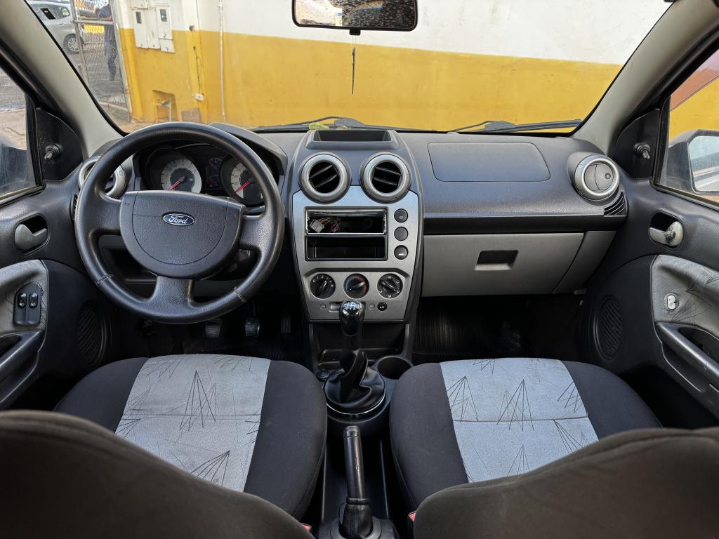 FORD Fiesta Hatch - Foto
