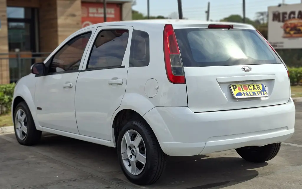 FORD Fiesta Hatch - Foto