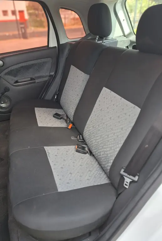 FORD Fiesta Hatch - Foto