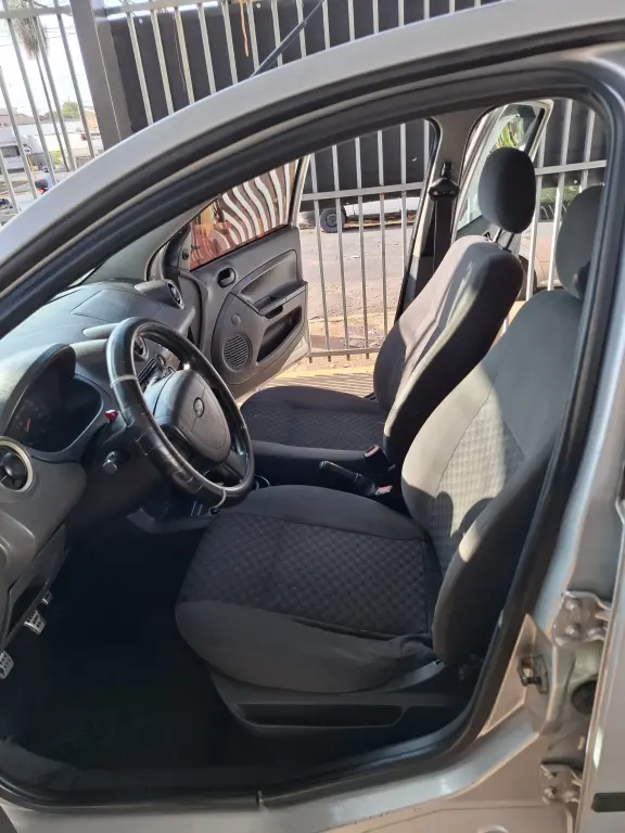 FORD Fiesta Hatch - Foto