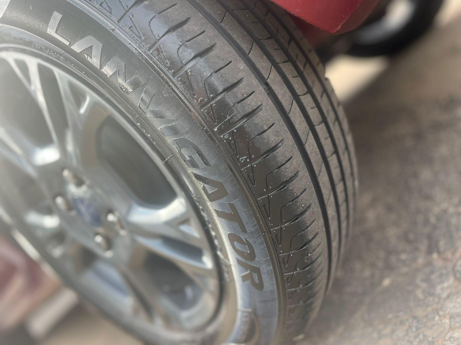 FORD Fiesta Hatch - Foto