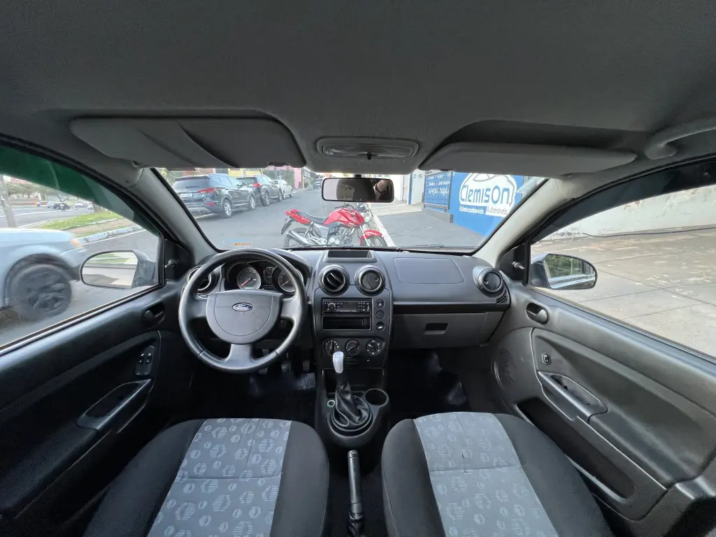 FORD Fiesta Hatch - Foto