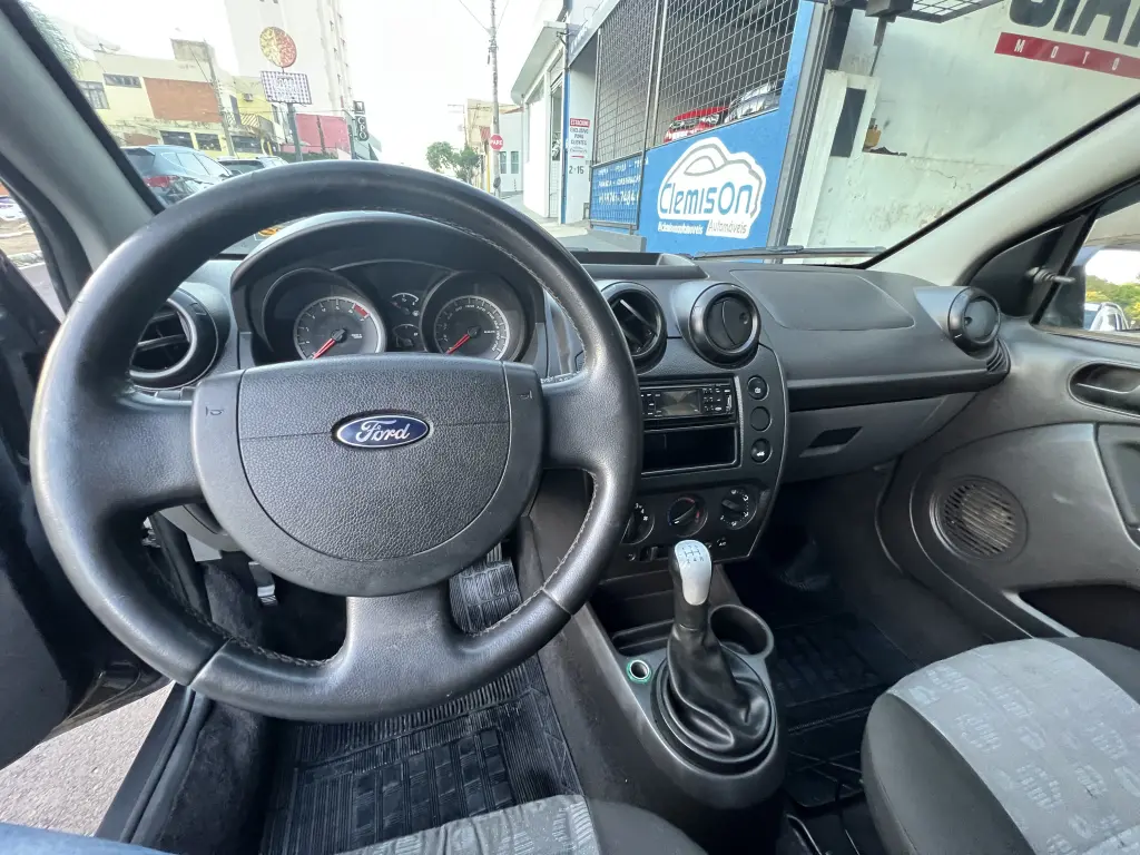 FORD Fiesta Hatch - Foto