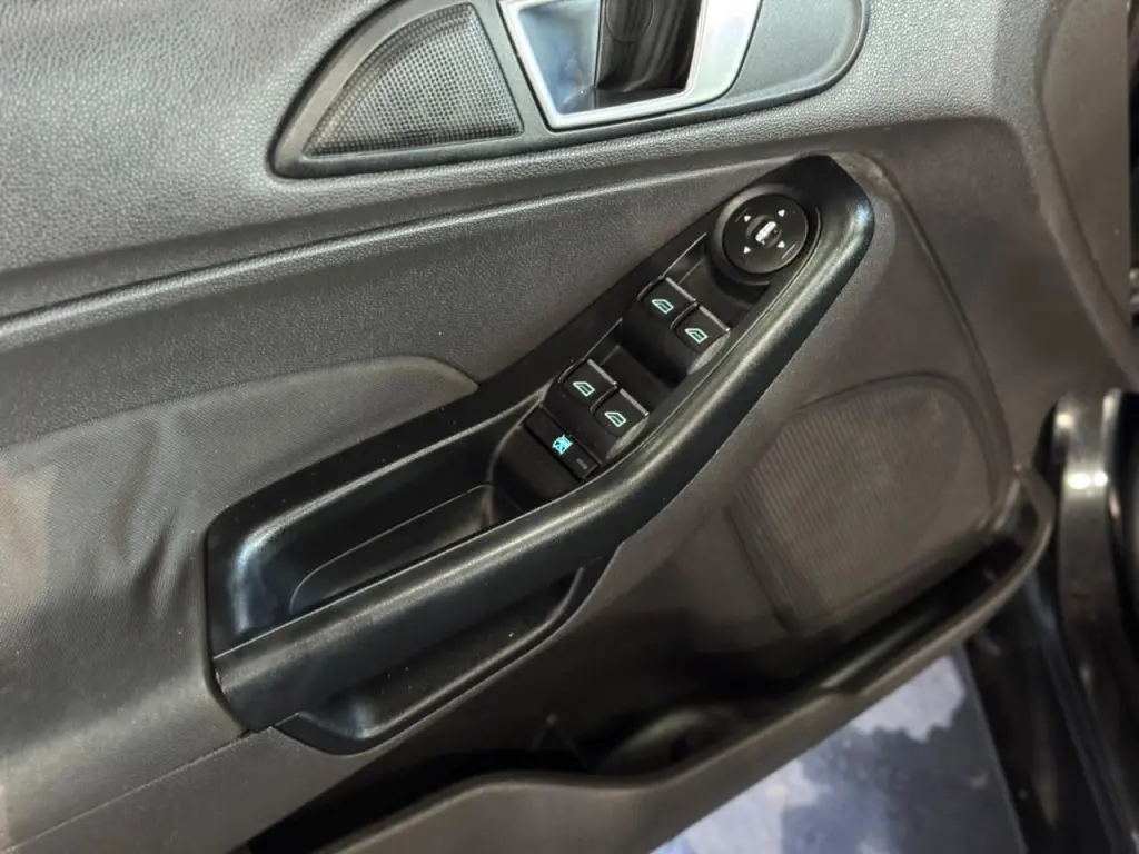 FORD Fiesta Hatch - Foto