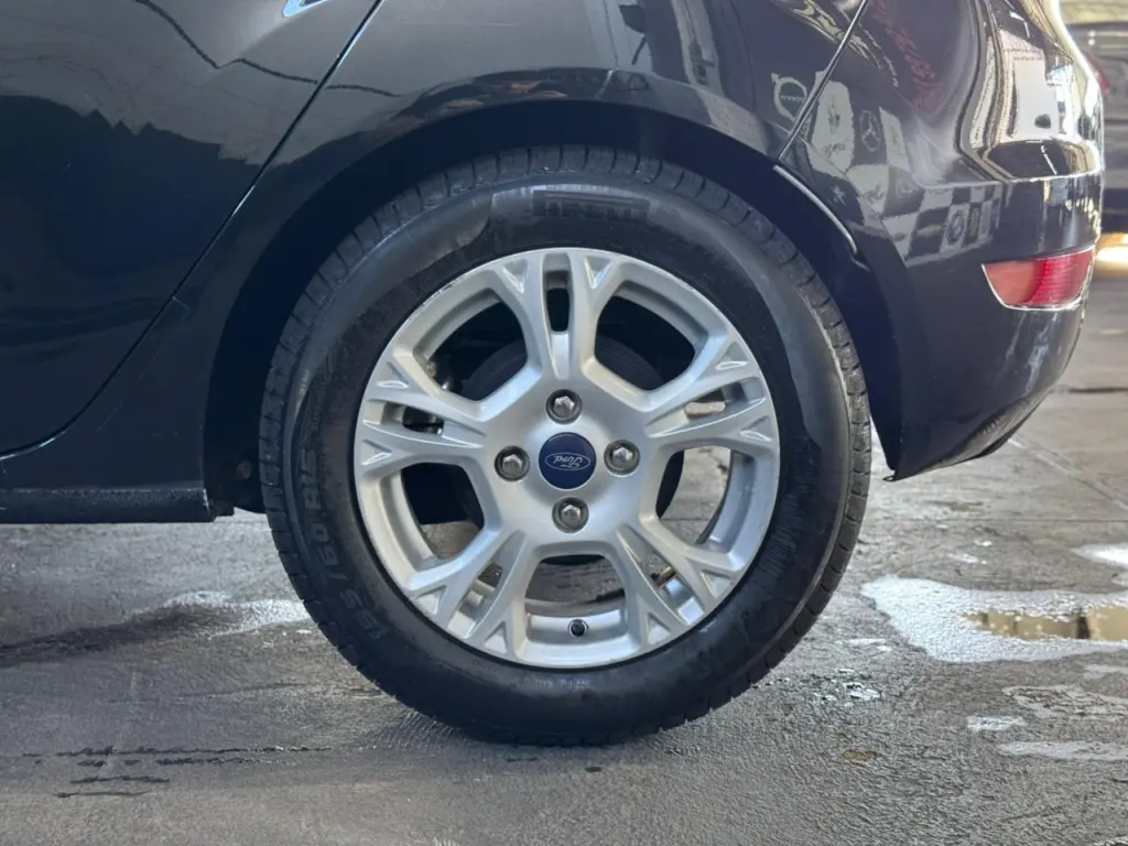 FORD Fiesta Hatch - Foto