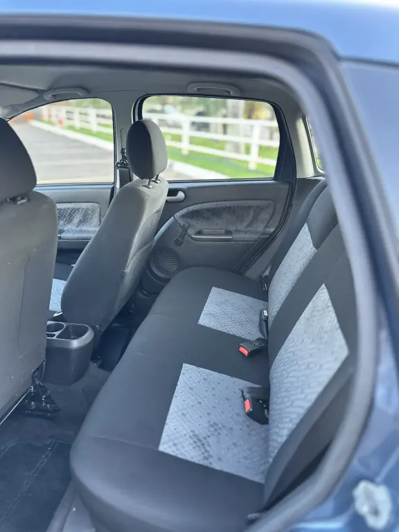 FORD Fiesta Hatch - Foto