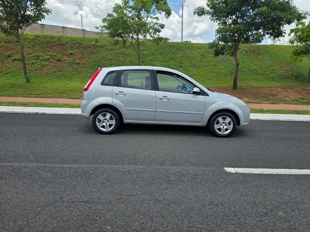 FORD Fiesta Hatch - Foto