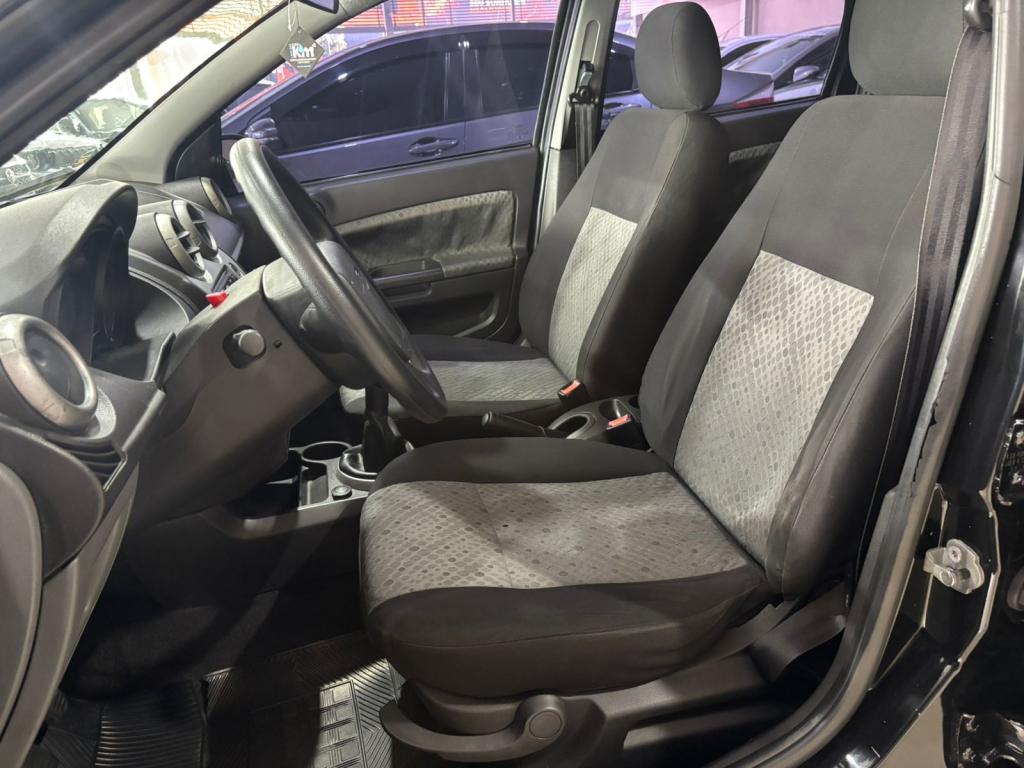 FORD Fiesta Hatch - Foto